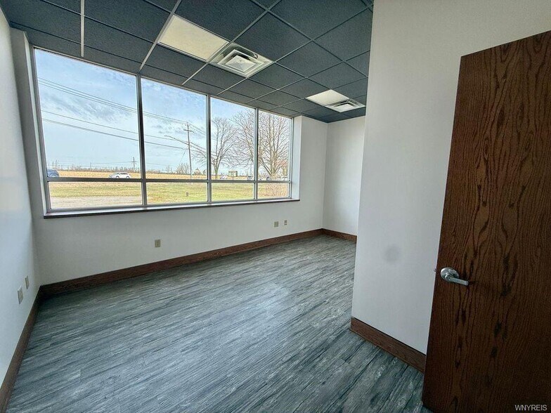 More Photos Of 8555 Packard Rd, Niagara Falls Warehouse For Lease
