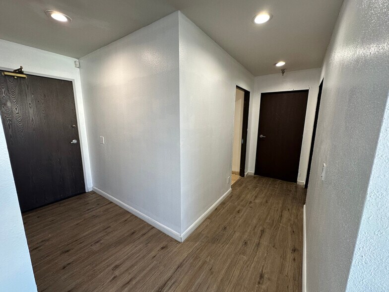 More Photos Of 8000-8010 Wheatland Ave, Sun Valley Manufacturing For Sale