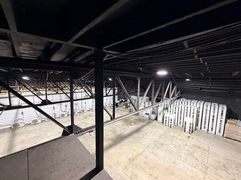 More Photos Of 40-50 Victor St, Highland Park Warehouse For Sale