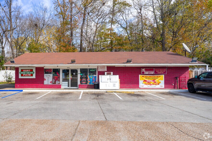 More Photos Of 3613 Wisconsin St, Vicksburg General Retail For Sale