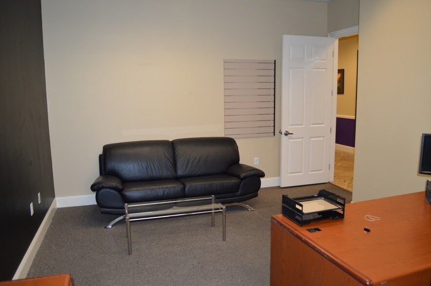 More Photos Of 2820 S Jones Blvd, Las Vegas Office For Sale