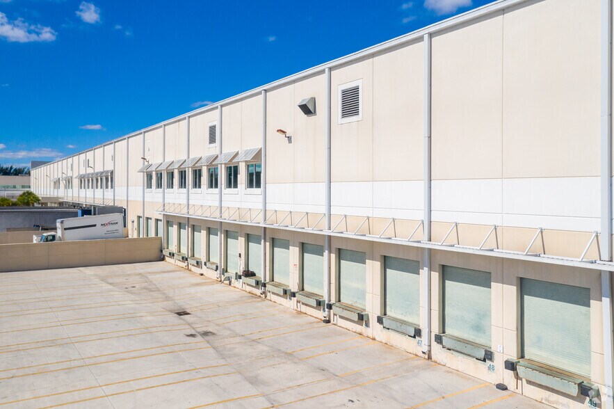 More Photos Of 5480 W Hillsboro Blvd, Coconut Creek Light Distribution For Lease