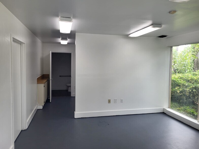 More Photos Of 8238-8270 NW South River Dr, Miami Industrial For Lease