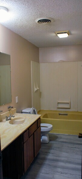 More Photos Of 802 W Wakefield Ave, Sikeston Apartments For Sale