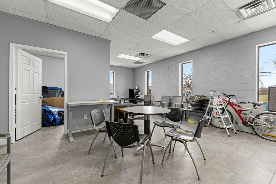 More Photos Of 32639-32645 Industrial Rd, Garden City Warehouse For Sale