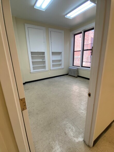 More Photos Of 370 E 149th St, Bronx Office For Lease