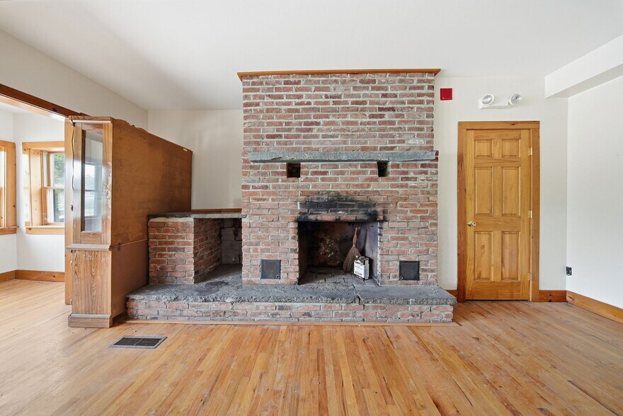 More Photos Of 696 PA-590, Lackawaxen Apartments For Sale