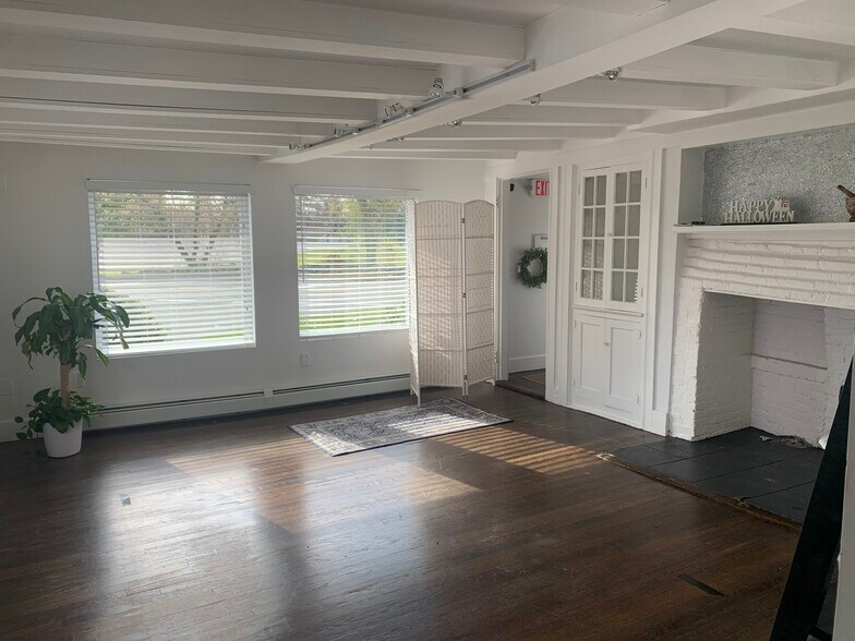 More Photos Of 106 S Main St, Middleton Office For Lease