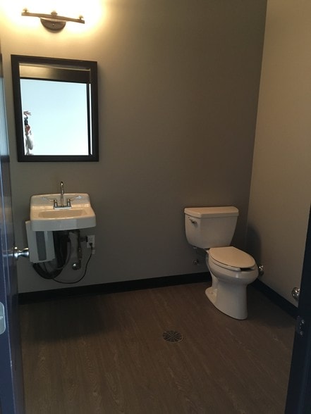 More Photos Of 4020-4025 NE 3rd Pl, Renton Storefront For Sale