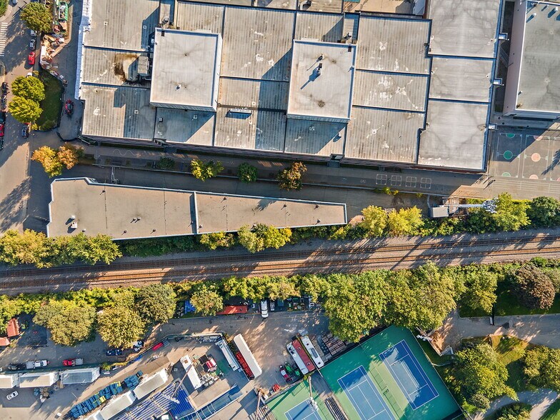 More Photos Of 403-409 Rue Saint-Roch, Montréal Warehouse For Lease