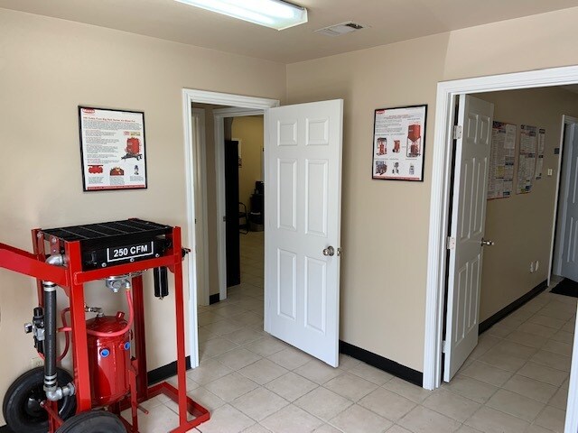 More Photos Of 2145 Stillwater, Beaumont Warehouse For Lease