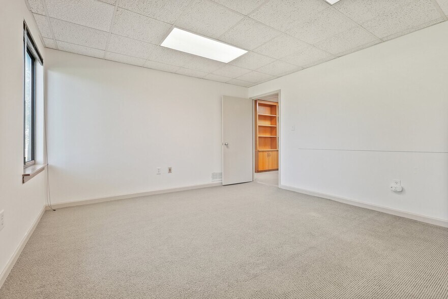More Photos Of 176 Tamarack Cir, Skillman Office For Sale