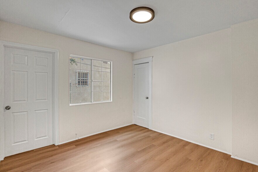More Photos Of 2947 West Blvd, Los Angeles Apartments For Sale