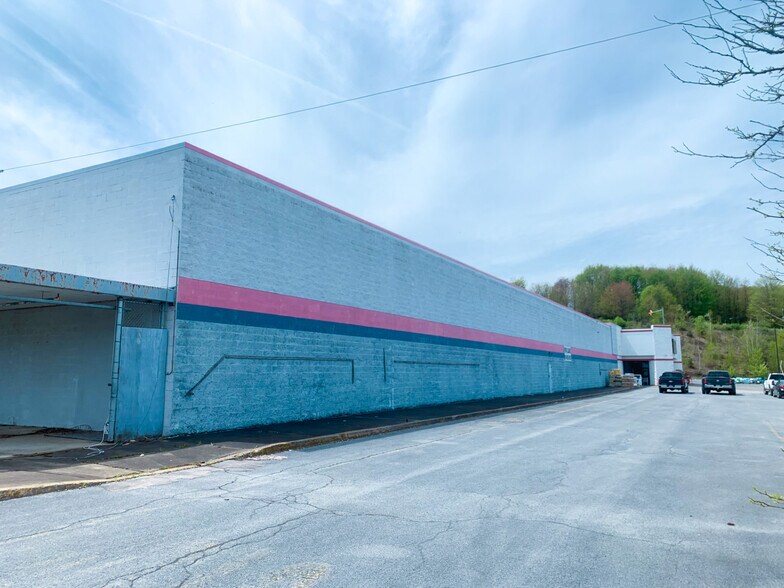 More Photos Of 1005 S Saint Marys St, Saint Marys General Retail For Lease