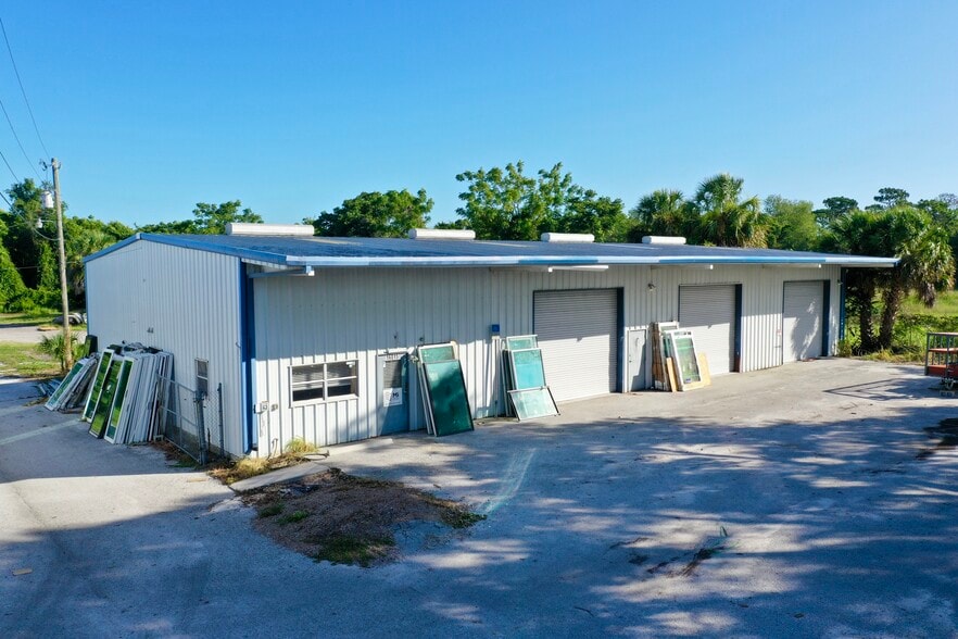 More Photos Of 16015 US-19 Hwy, Hudson Warehouse For Lease