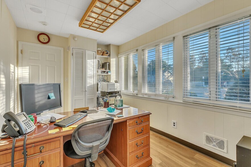 More Photos Of 245 Bay Shore Rd, Bay Shore Medical For Lease