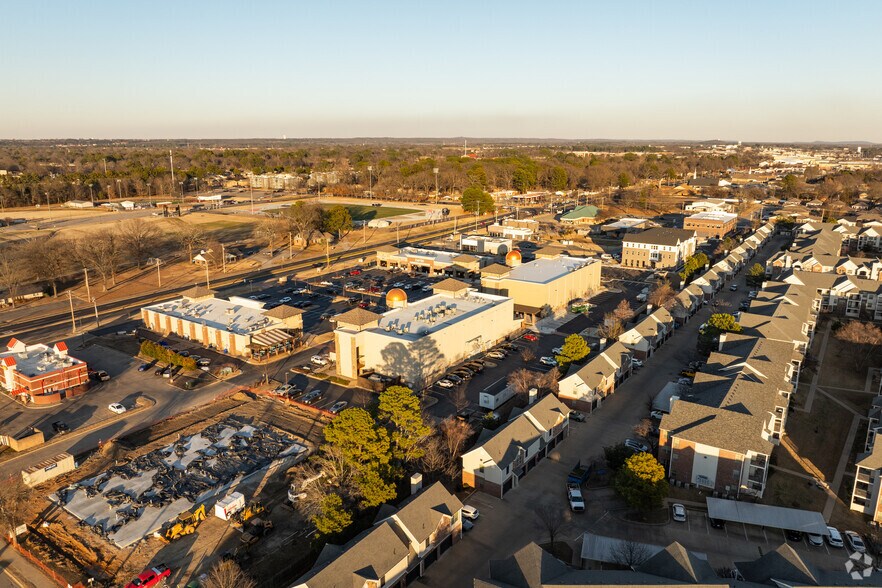 More Photos Of 2235 Dave Ward Dr, Conway Storefront Retail Office For Lease
