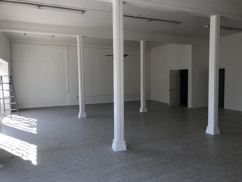 More Photos Of 2101-2105 S La Brea Ave, Los Angeles Freestanding For Lease