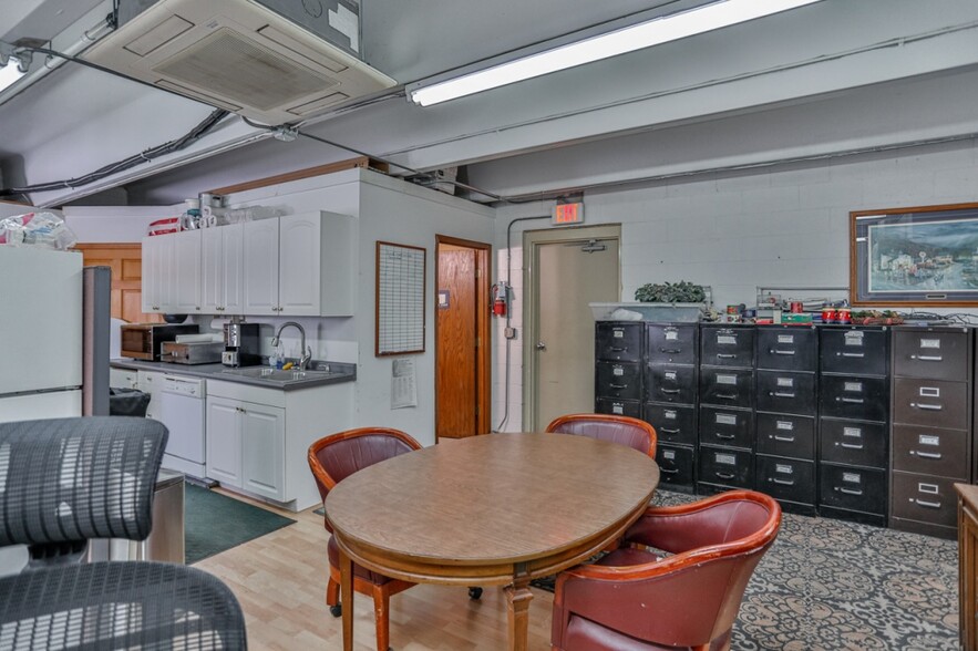 More Photos Of 711 3rd St, Marathon Manufacturing For Sale