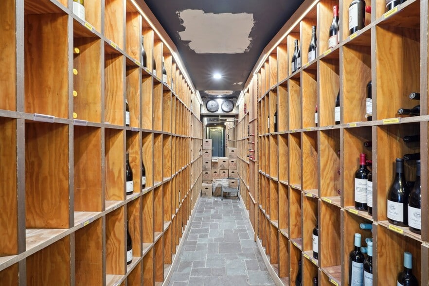 More Photos Of 534 Saint Louis St, New Orleans Restaurant For Lease