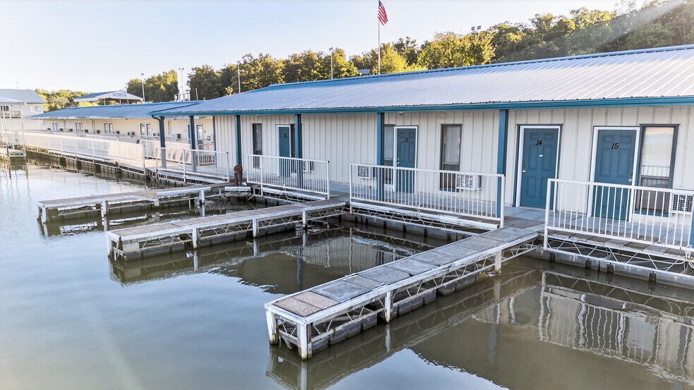 More Photos Of 670 SE 803rd Rd, Clinton Marina For Sale