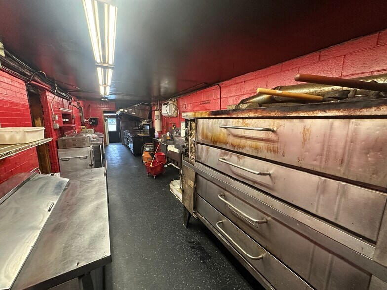 More Photos Of 2201 Hyde Park Blvd, Niagara Falls Restaurant For Sale