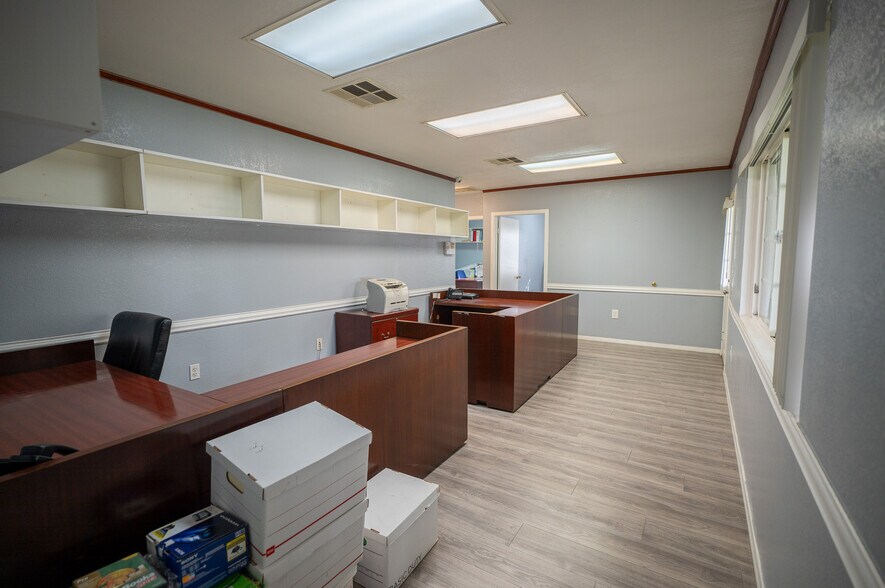 More Photos Of 2023 S Bon View Ave, Ontario Contractor Storage Yard For Sale