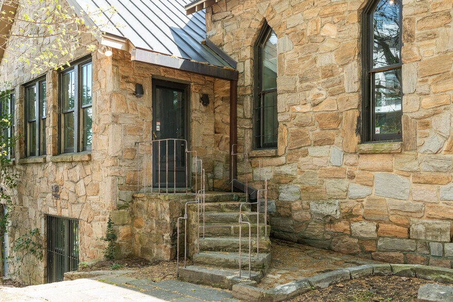 More Photos Of 208 St Marys St, Raleigh Loft Creative Space For Lease