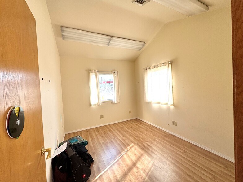 More Photos Of 1118 S Park St, Madison Office For Lease