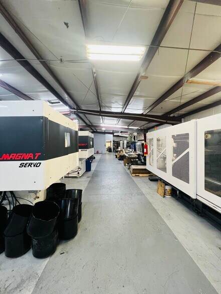 More Photos Of 590 N Main St, Leeds Manufacturing For Sale