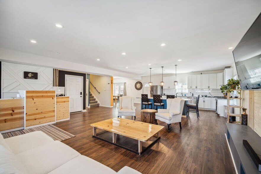 More Photos Of 4677 E Livingston Ave, Columbus Specialty For Sale