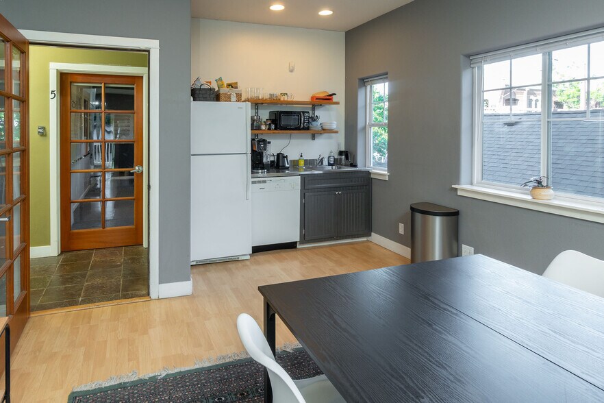 More Photos Of 626 NW Arizona Ave, Bend Office For Sale