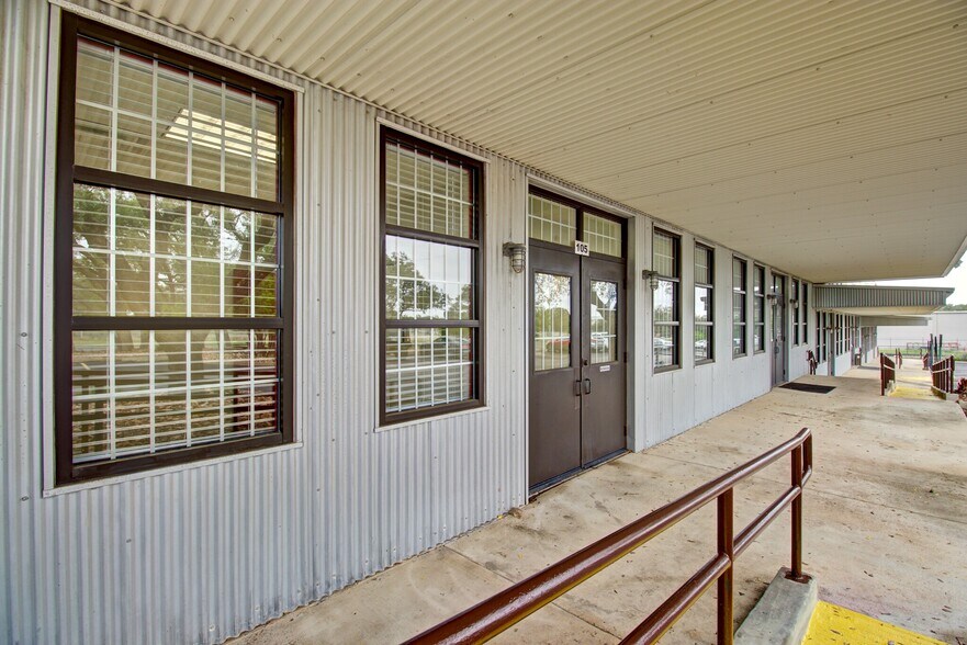 More Photos Of 21232 Gathering Oak, San Antonio Office For Lease