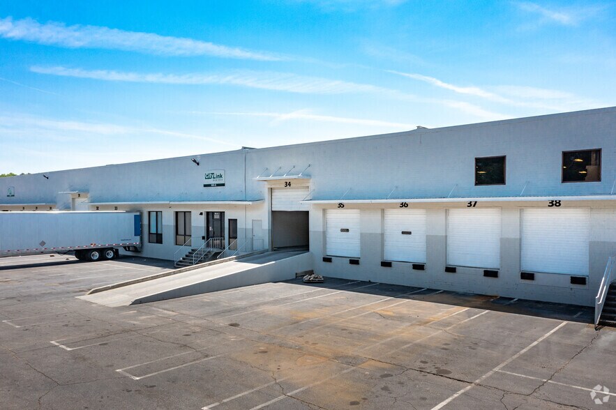 More Photos Of 100-200 Piedmont Ct, Doraville Warehouse For Lease