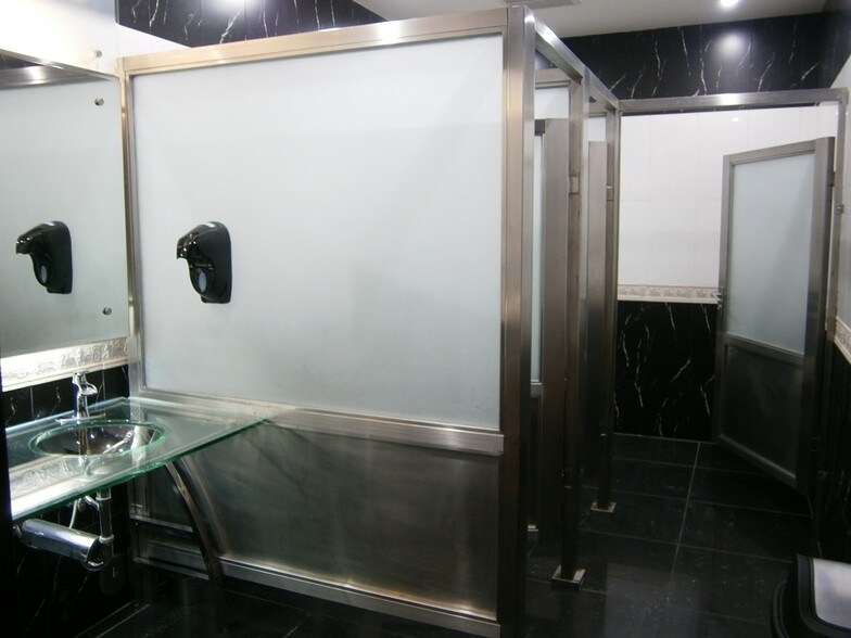 More Photos Of 940 Hansen Rd, Green Bay Storefront For Lease