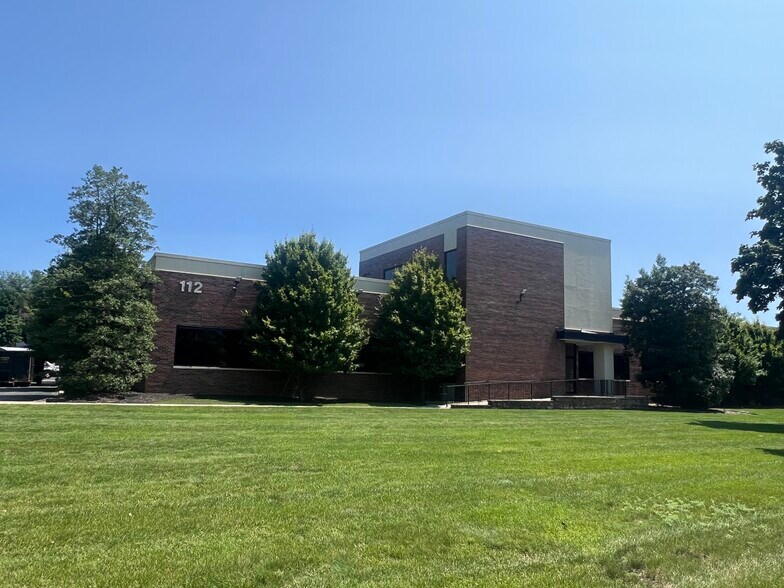 Primary Photo Of 112 Bauer Dr, Oakland Flex For Lease