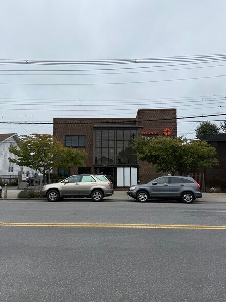 More Photos Of 3485 E Tremont Ave, Bronx Office For Lease