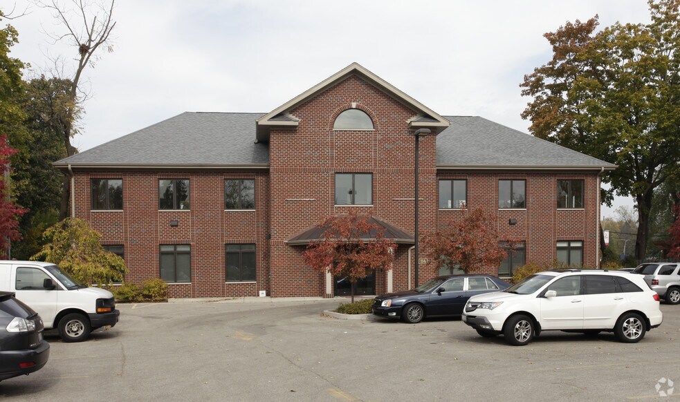 More Photos Of 114 W Rockland Rd, Libertyville Office For Lease