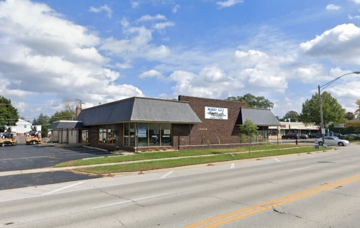 More Photos Of 1000 W Northwest Hwy, Arlington Heights Freestanding For Sale