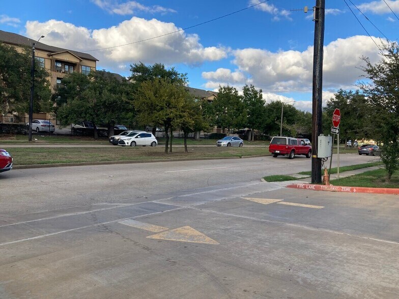 More Photos Of 12923 W Bellfort Blvd, Sugar Land Storefront Retail Office For Sale