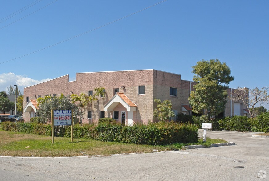 More Photos Of 2201-2221 NW 22nd St, Pompano Beach Flex For Lease