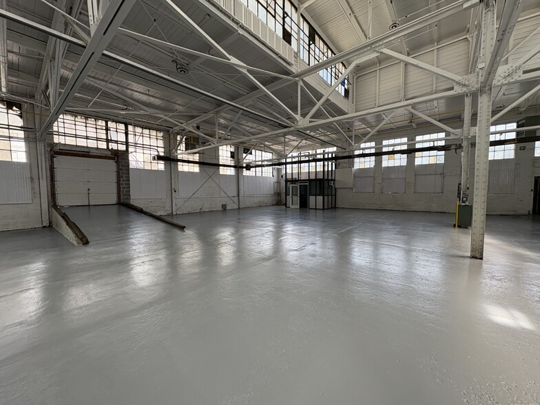 More Photos Of 544-600 Lincoln Blvd, Middlesex Warehouse For Lease