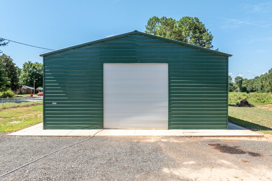 More Photos Of 1679 Atlanta Hwy SE, Statham Warehouse For Lease
