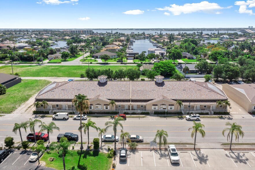 More Photos Of 4519 SE 16th Pl, Cape Coral Light Distribution For Sale