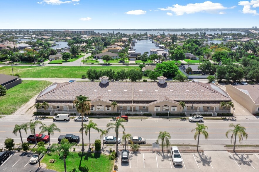 More Photos Of 4519 SE 16th Pl, Cape Coral Light Distribution For Lease