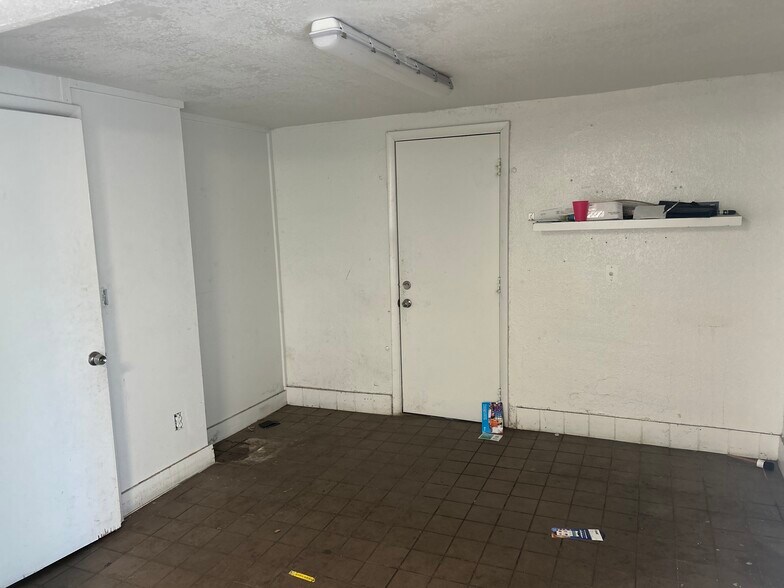 More Photos Of 2201 SW 58th Ter, West Park Contractor Storage Yard For Lease