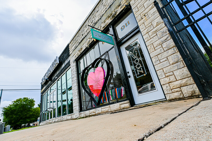 Primary Photo Of 911 E Cesar Chavez St, Austin Storefront For Lease