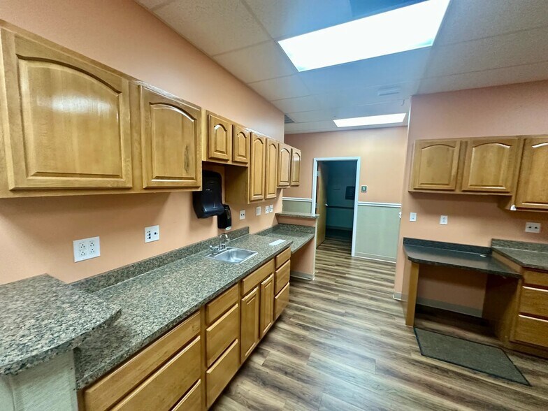 More Photos Of 1405 S Sizer Ave, Jefferson City Unknown For Lease