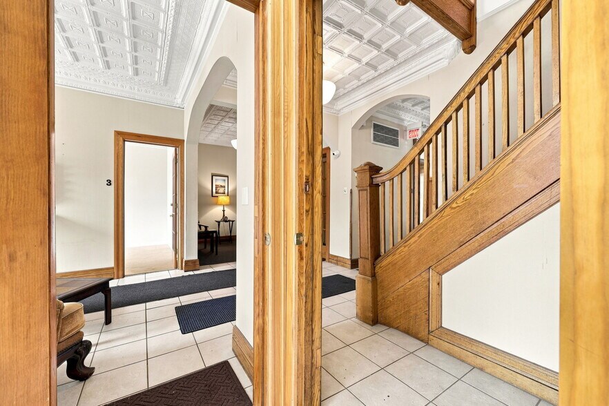 More Photos Of 44 Main St, Kingston Office For Lease