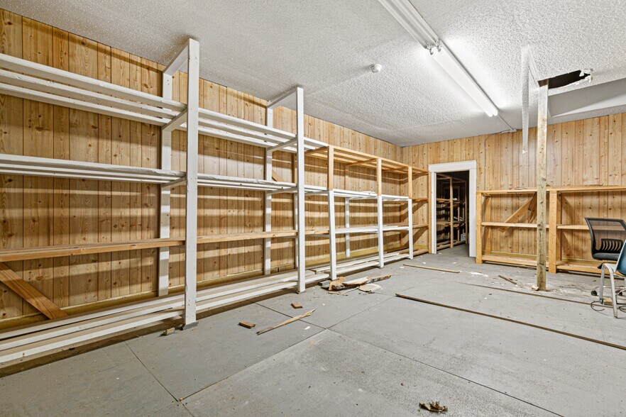 More Photos Of 106 W Grove St, Kaufman Freestanding For Lease